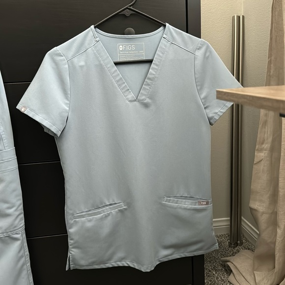 Figs scrub top - Picture 1 of 2